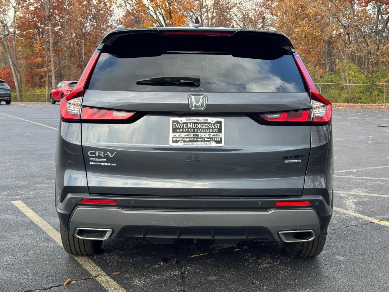 Honda CR-V Hybrid Vehicle Full-screen Gallery Image 05