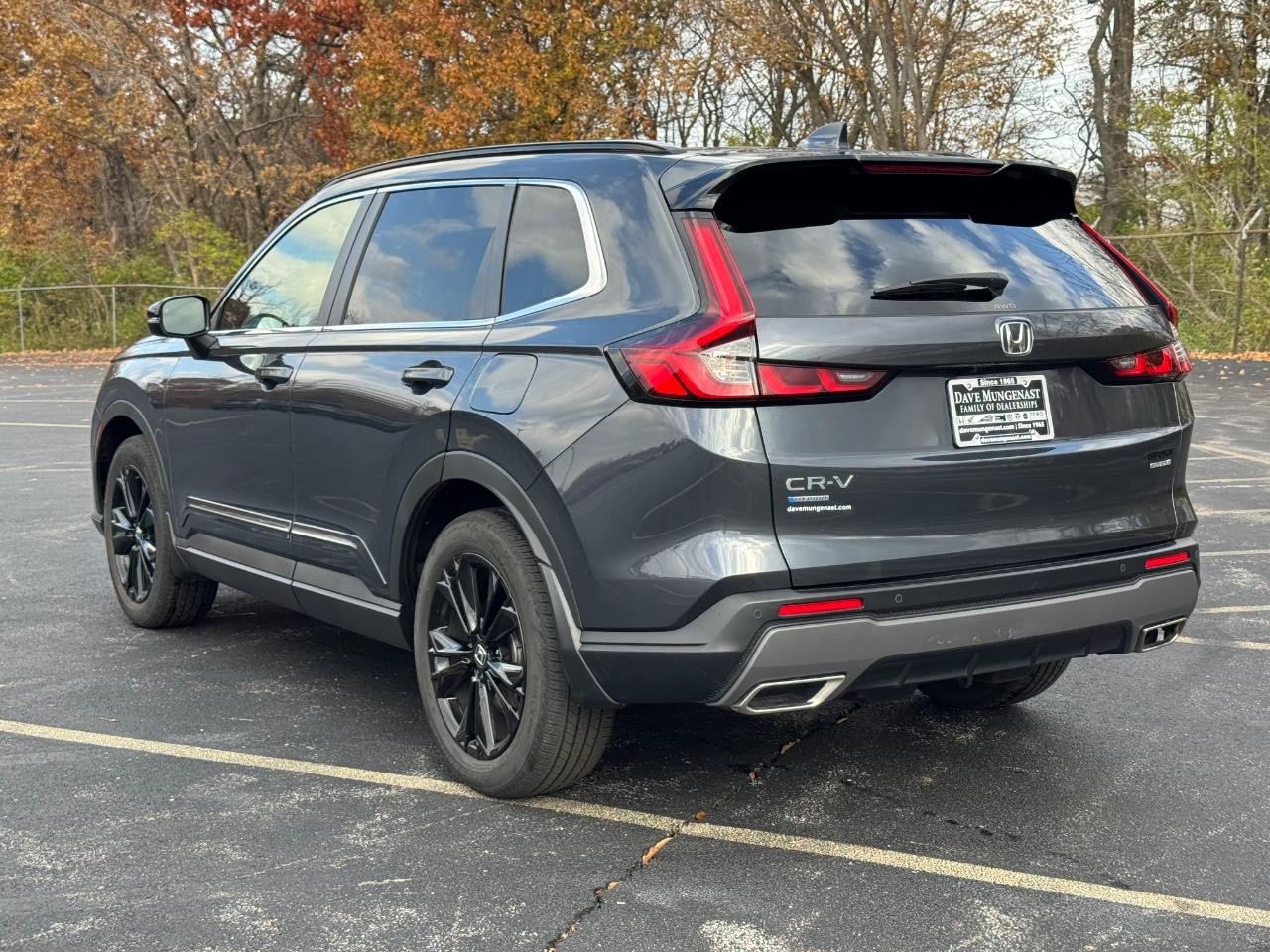 Honda CR-V Hybrid Vehicle Full-screen Gallery Image 06