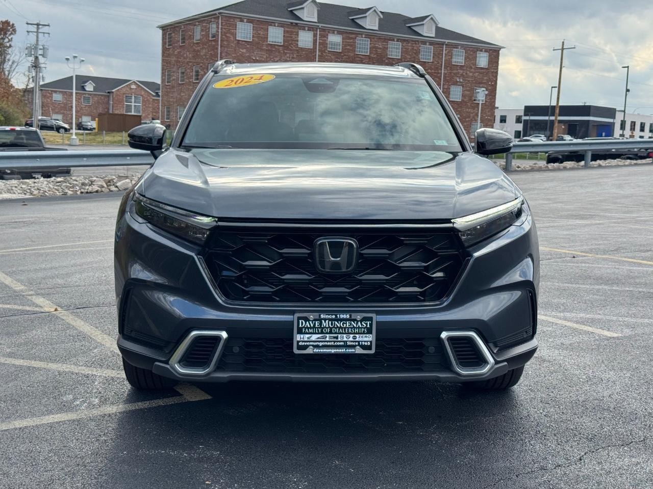 Honda CR-V Hybrid Vehicle Full-screen Gallery Image 09