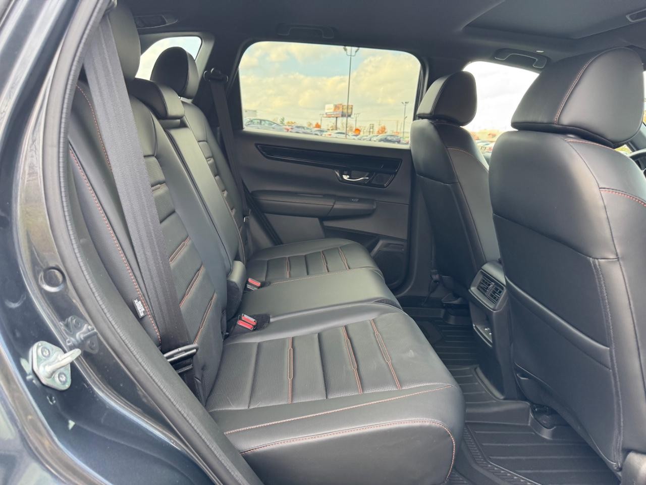 Honda CR-V Hybrid Vehicle Full-screen Gallery Image 10