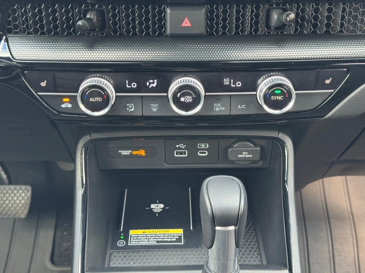 Honda CR-V Hybrid Vehicle Full-screen Gallery Image 14