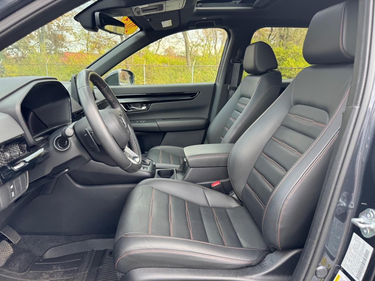 Honda CR-V Hybrid Vehicle Full-screen Gallery Image 18