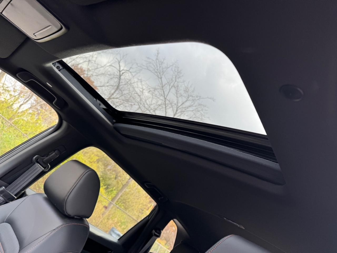 Honda CR-V Hybrid Vehicle Full-screen Gallery Image 19