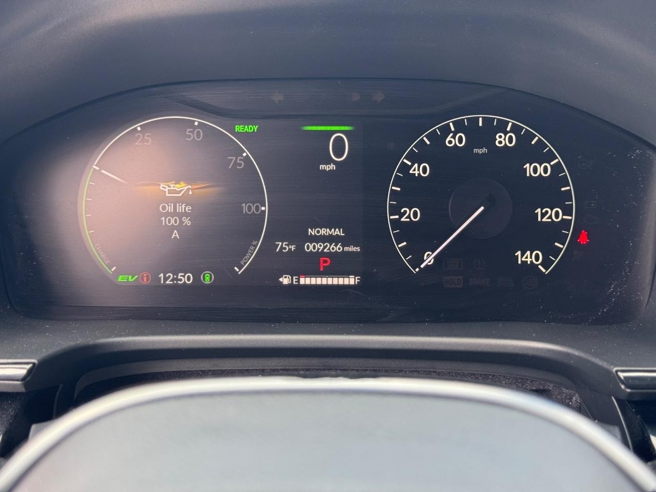 Honda CR-V Hybrid Vehicle Full-screen Gallery Image 20