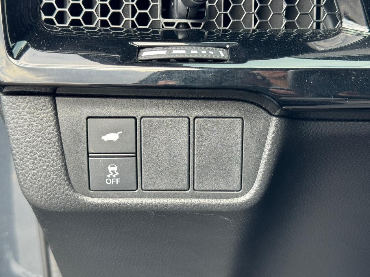 Honda CR-V Hybrid Vehicle Full-screen Gallery Image 23