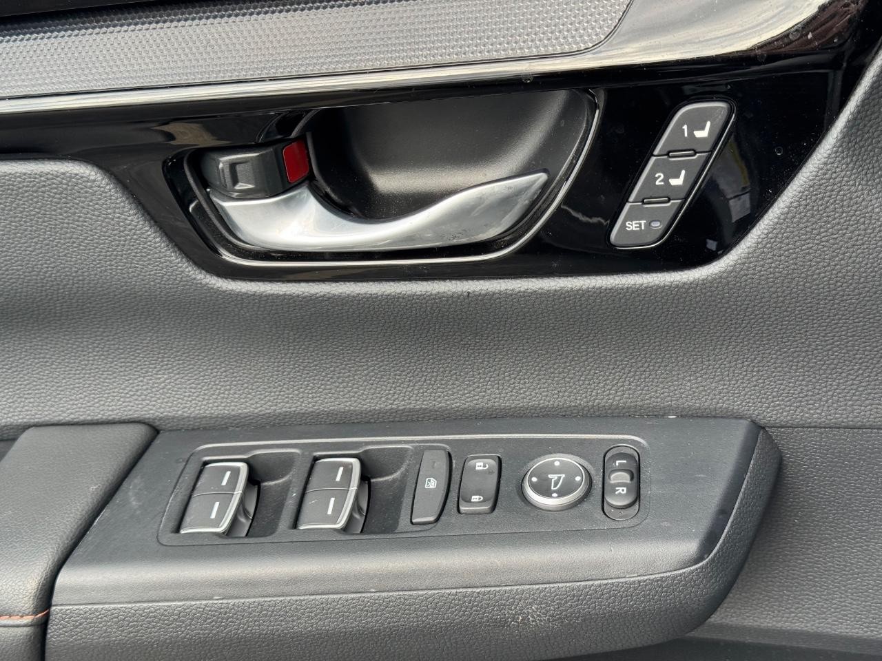 Honda CR-V Hybrid Vehicle Full-screen Gallery Image 26