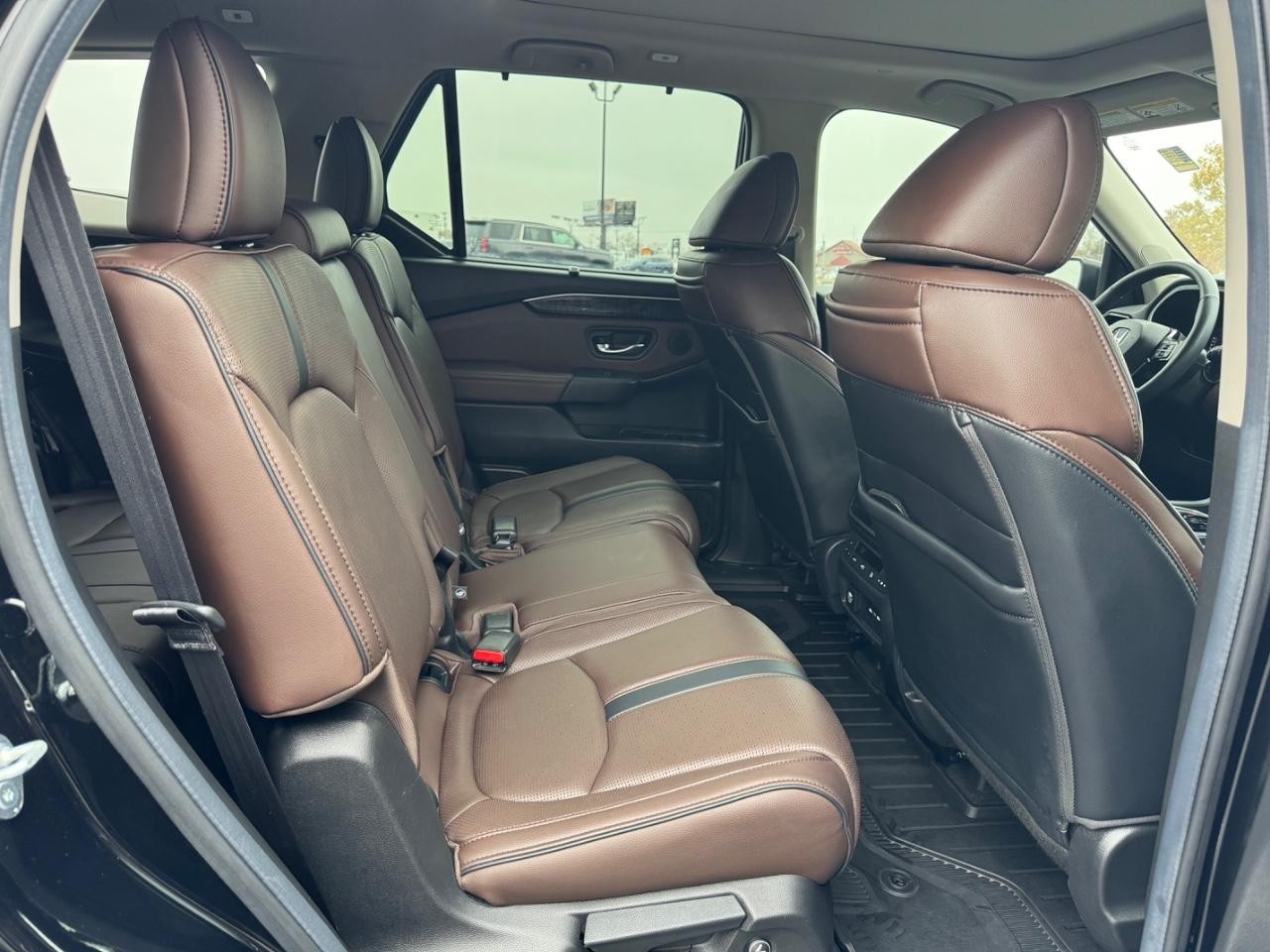 Honda Pilot Vehicle Full-screen Gallery Image 11