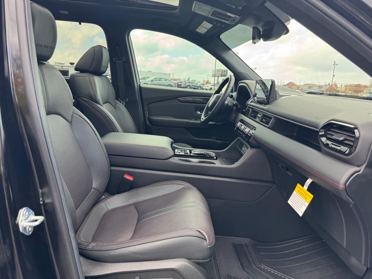 Honda Pilot Vehicle Full-screen Gallery Image 18