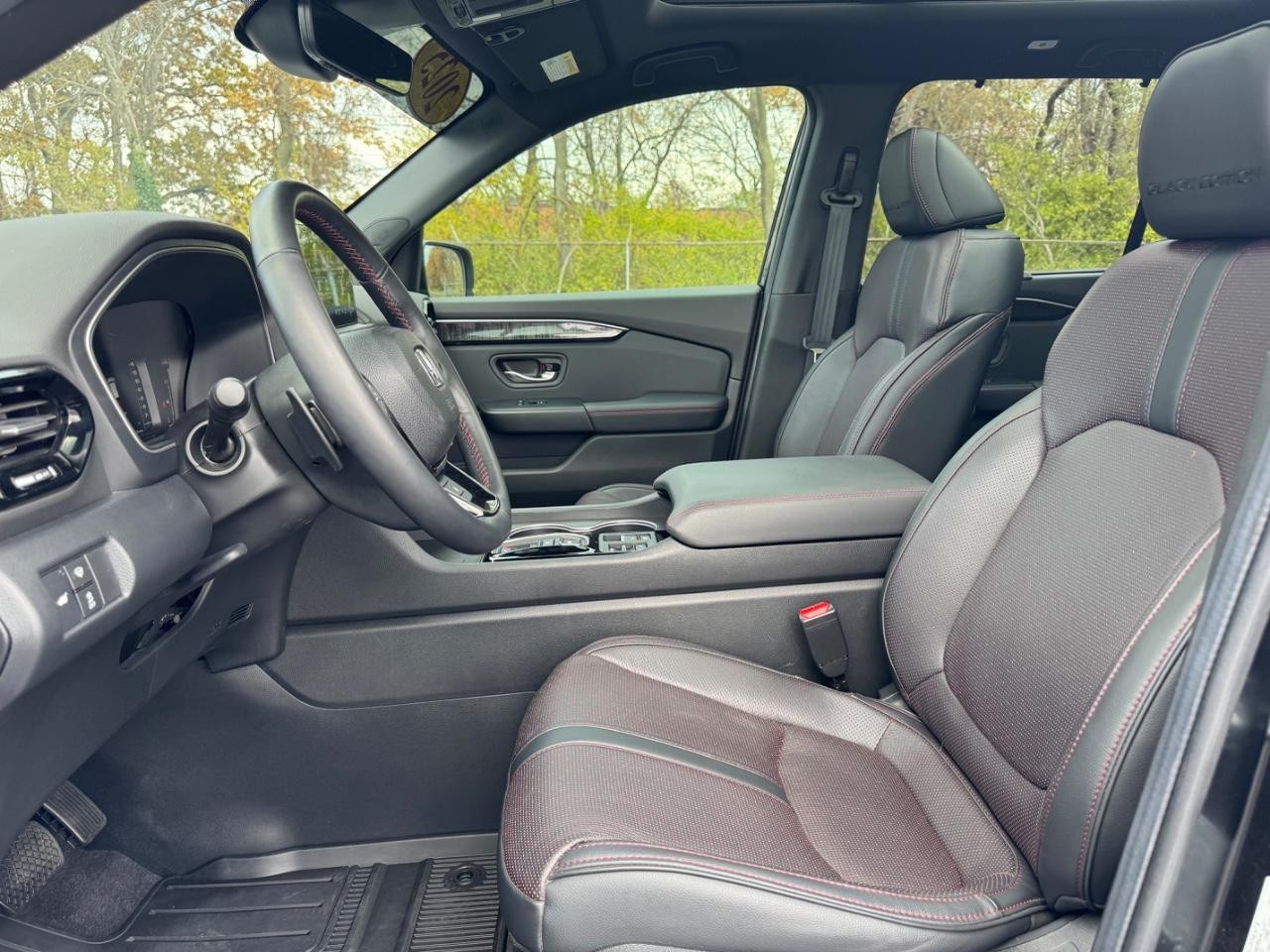 Honda Pilot Vehicle Full-screen Gallery Image 19