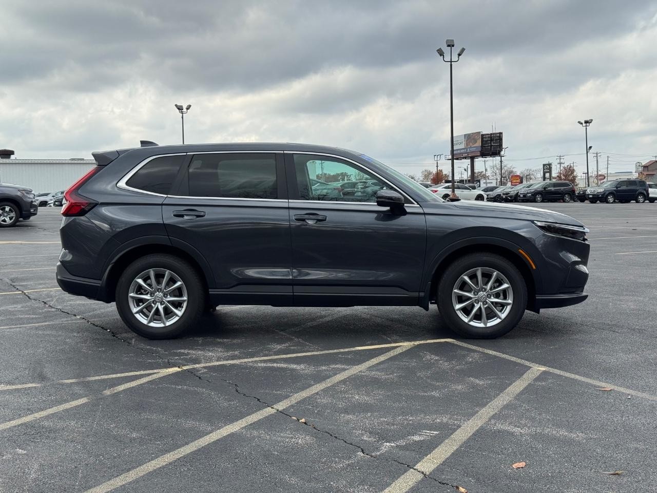 Honda CR-V Vehicle Full-screen Gallery Image 02