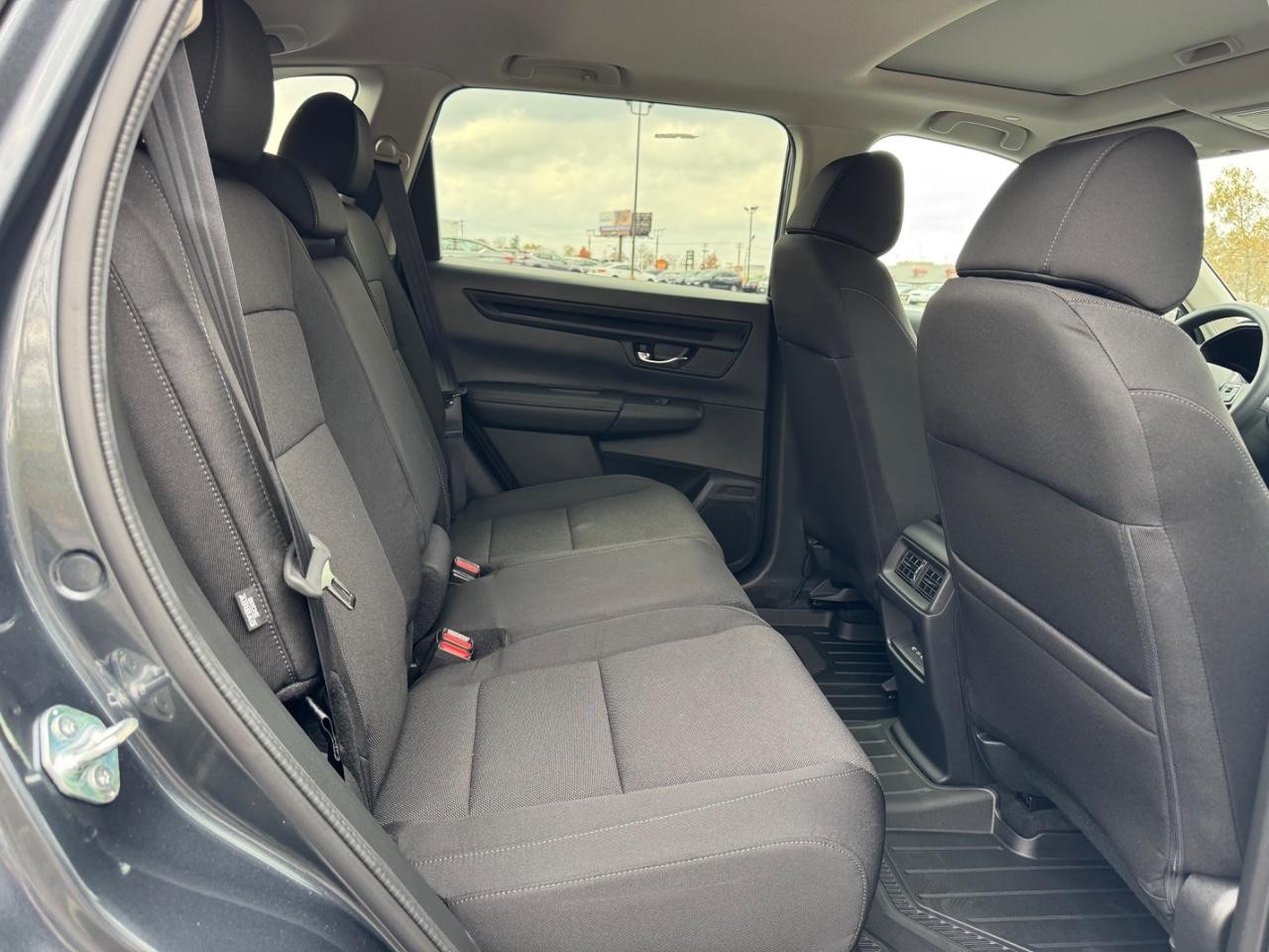 Honda CR-V Vehicle Full-screen Gallery Image 10