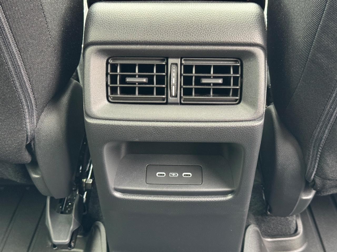 Honda CR-V Vehicle Full-screen Gallery Image 16