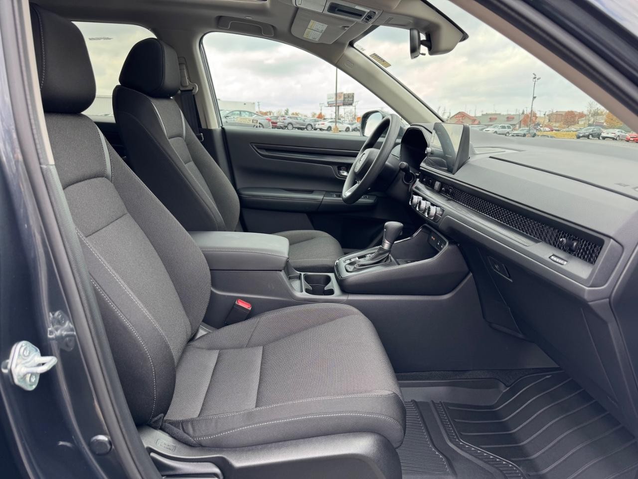 Honda CR-V Vehicle Full-screen Gallery Image 17