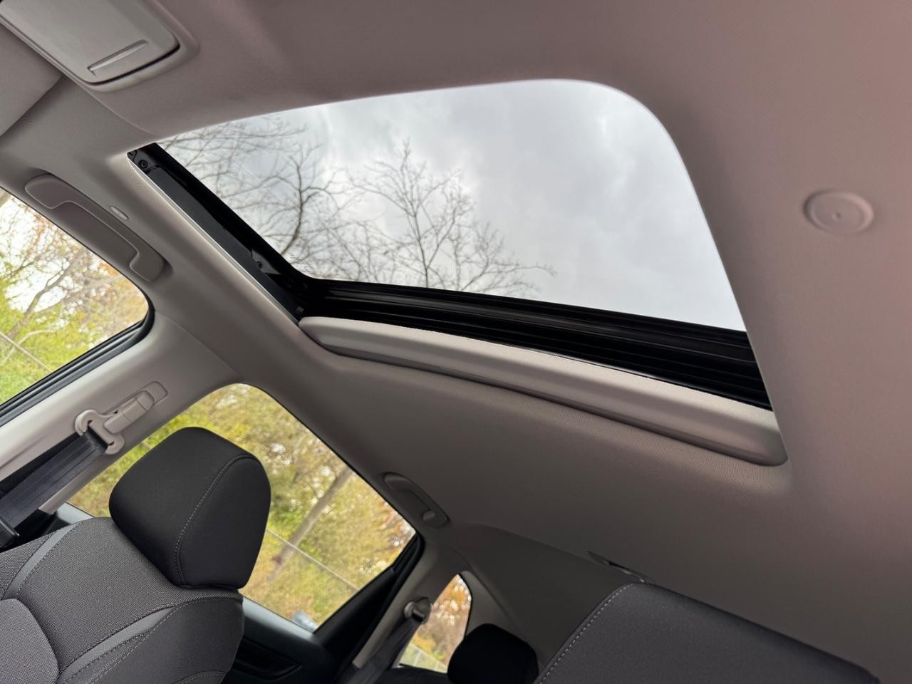 Honda CR-V Vehicle Full-screen Gallery Image 19