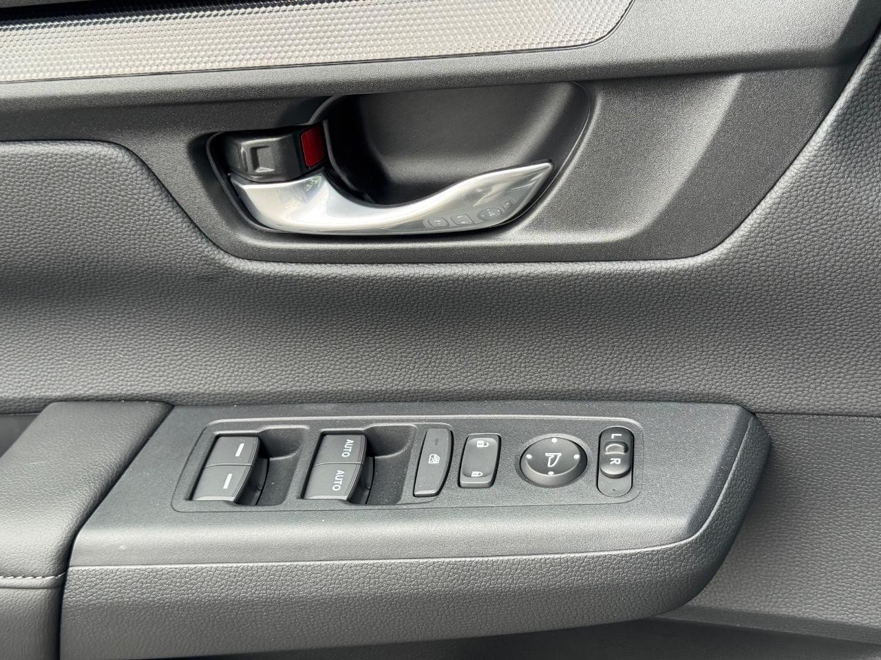 Honda CR-V Vehicle Full-screen Gallery Image 24