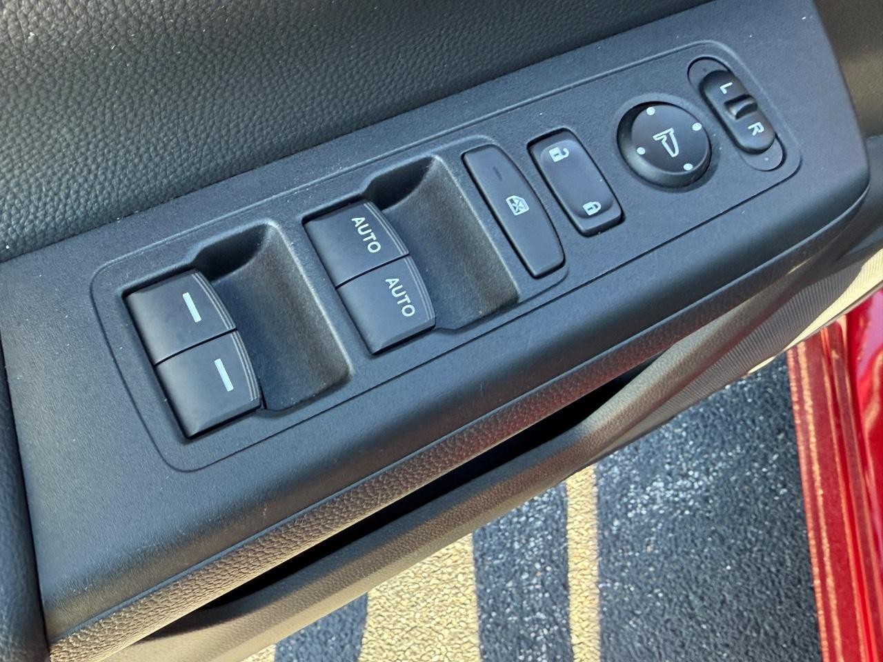 Honda CR-V Vehicle Full-screen Gallery Image 14