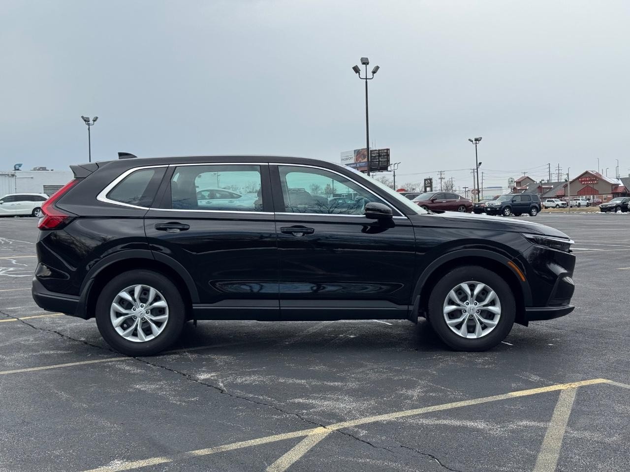 Honda CR-V Vehicle Full-screen Gallery Image 02