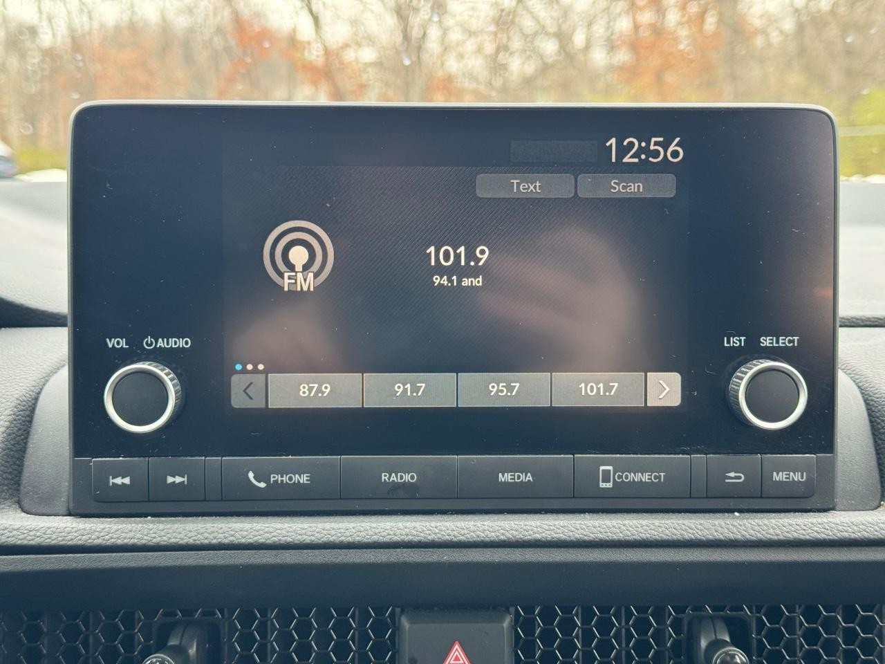 Honda CR-V Vehicle Full-screen Gallery Image 13