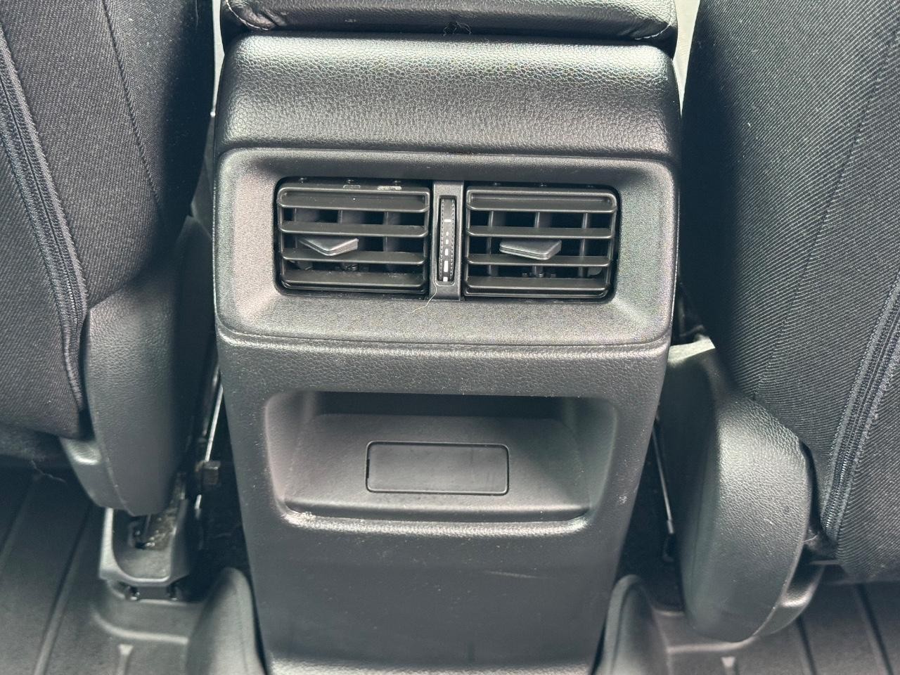 Honda CR-V Vehicle Full-screen Gallery Image 16