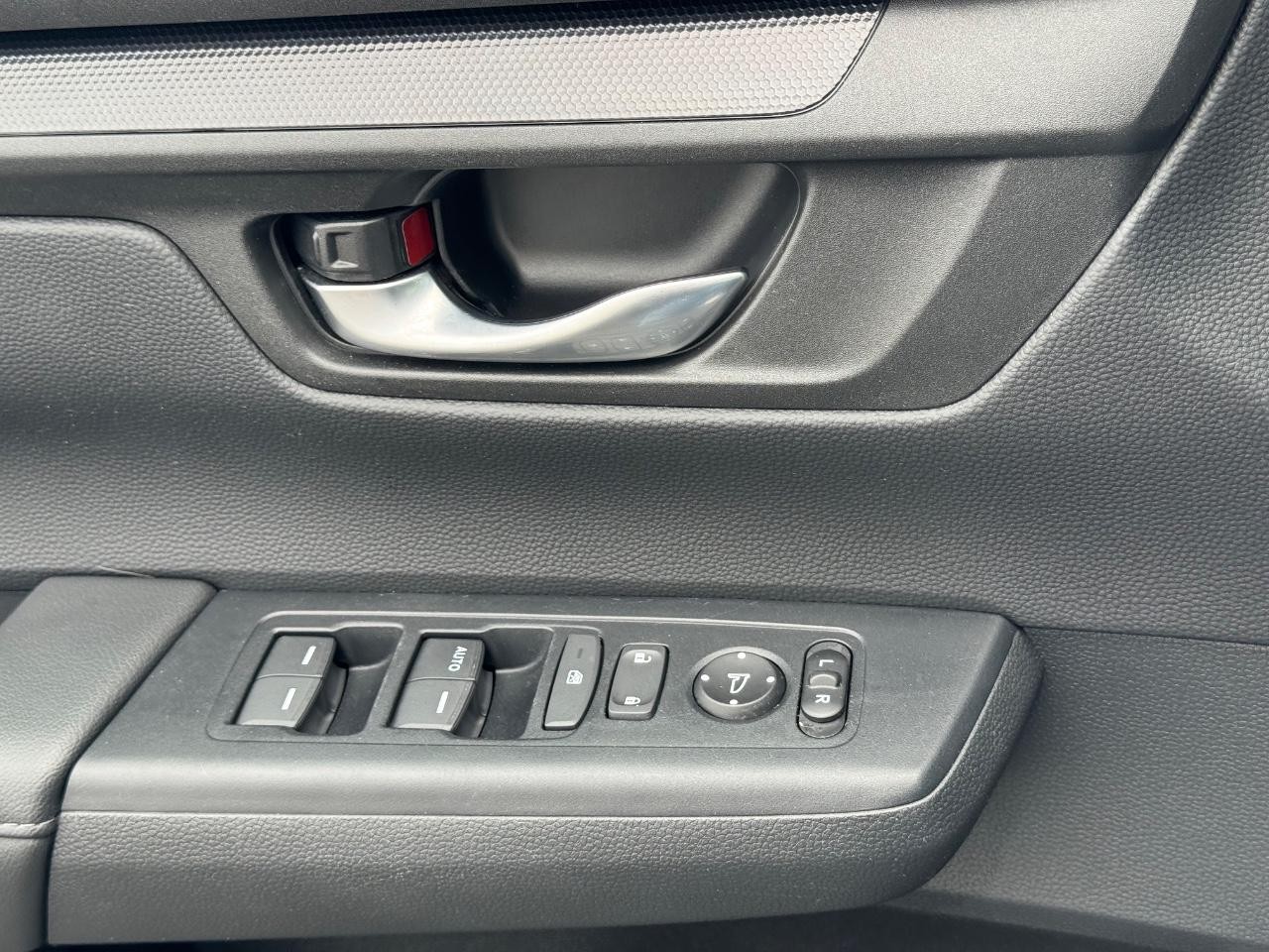 Honda CR-V Vehicle Full-screen Gallery Image 24