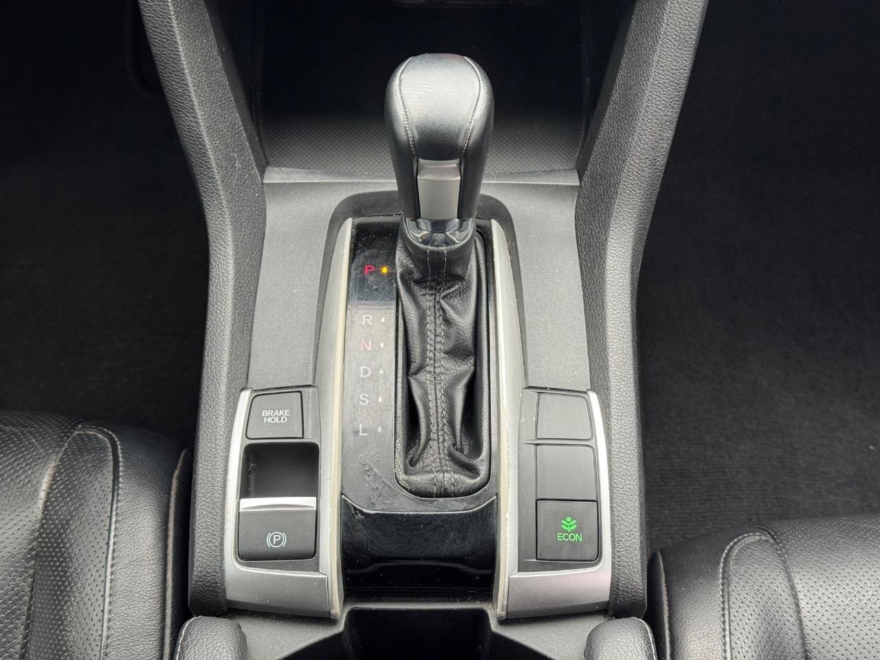 Honda Civic Sedan Vehicle Full-screen Gallery Image 14