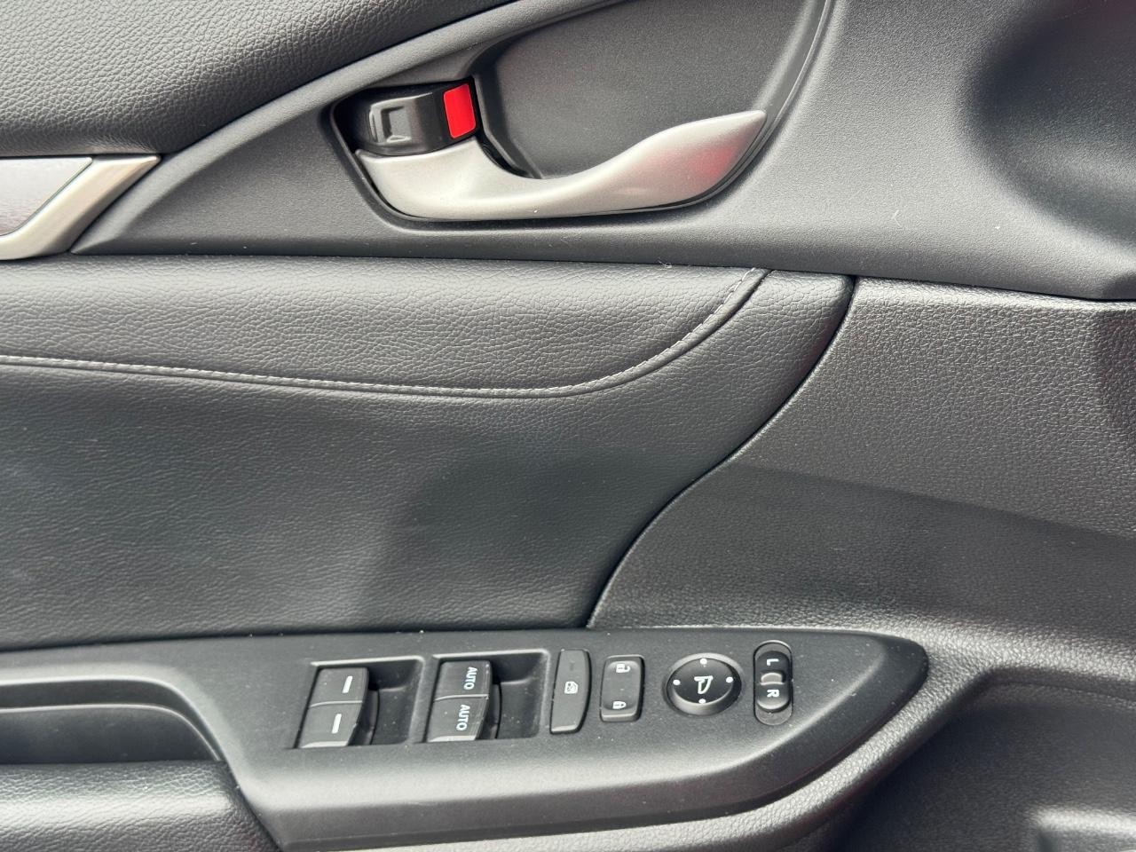 Honda Civic Sedan Vehicle Full-screen Gallery Image 23