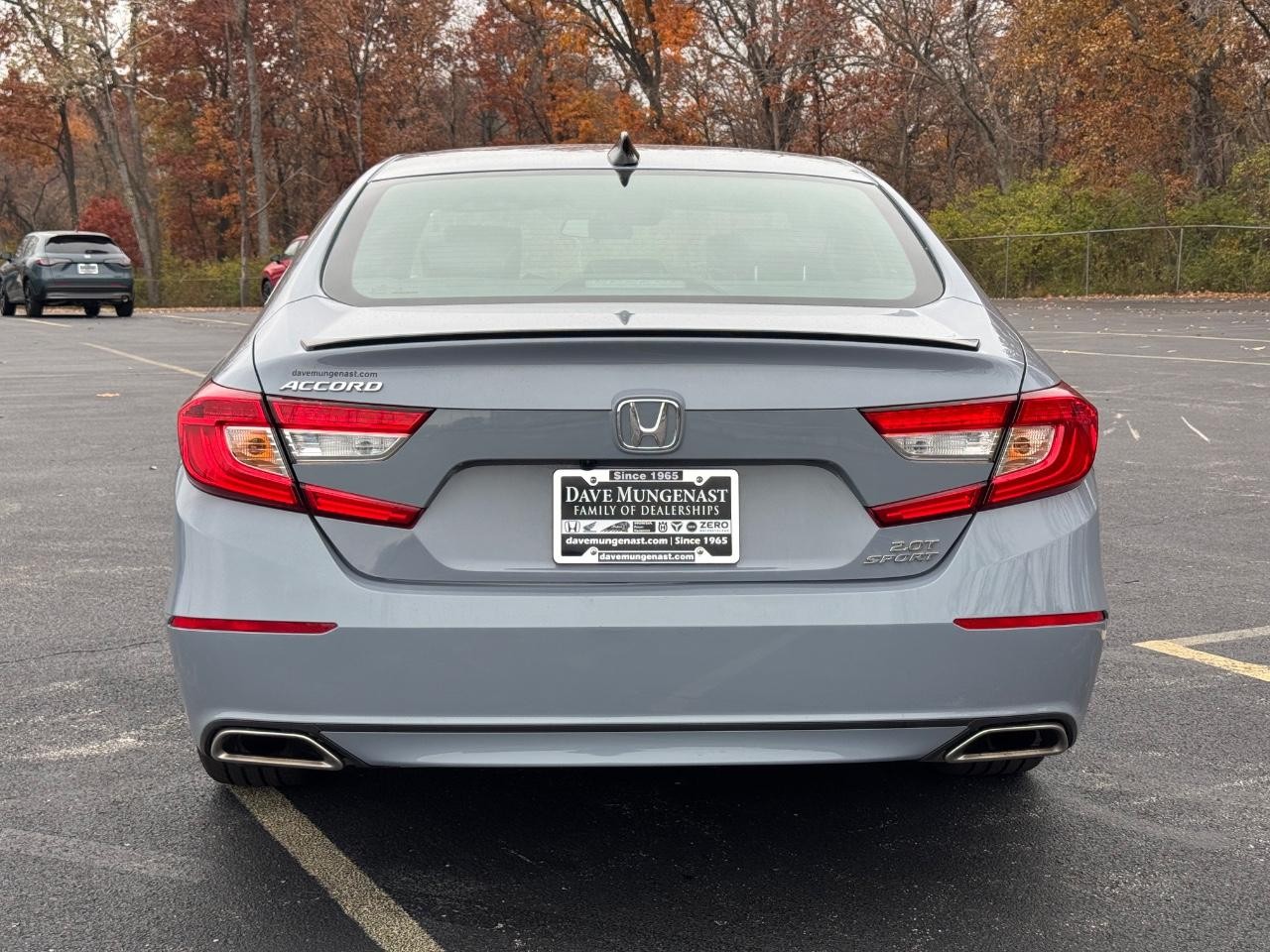 Honda Accord Sedan Vehicle Full-screen Gallery Image 05