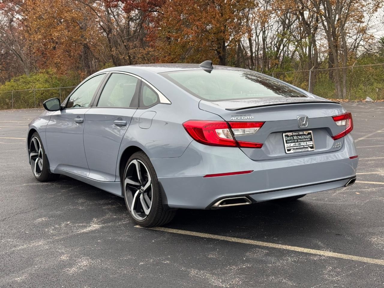 Honda Accord Sedan Vehicle Full-screen Gallery Image 06