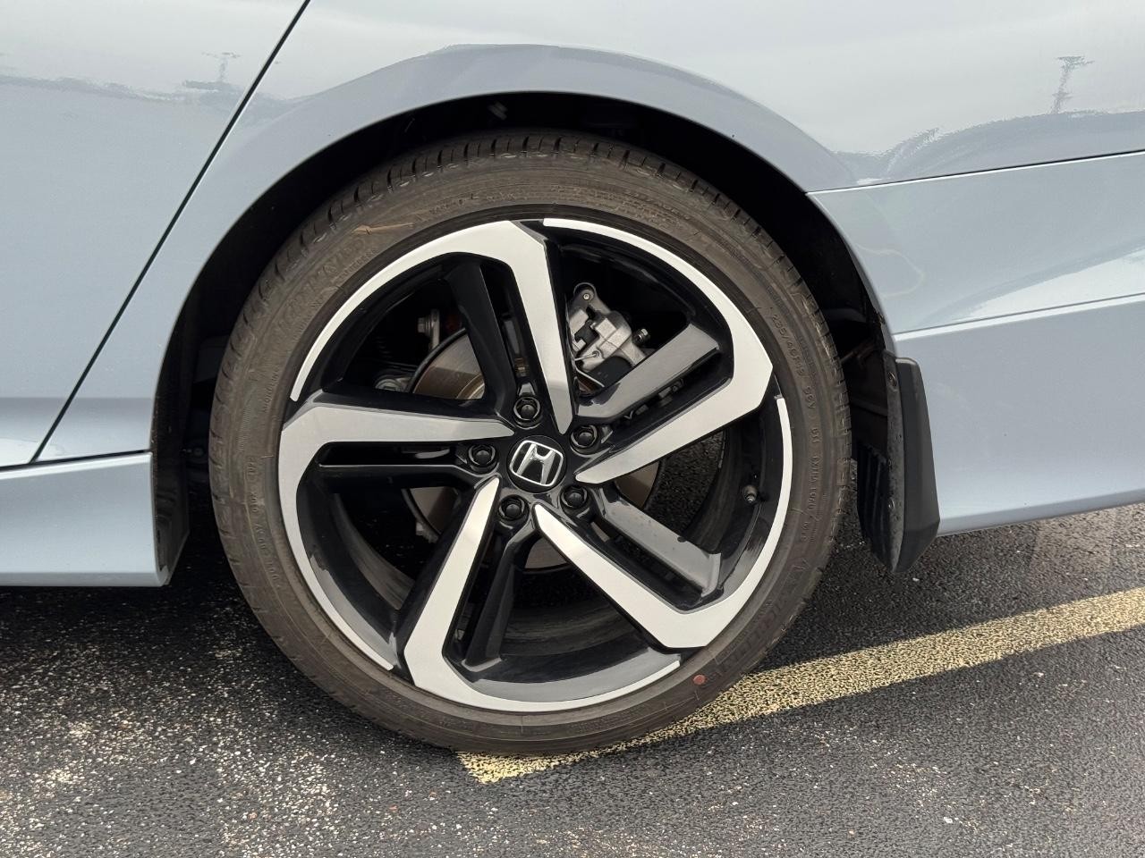 Honda Accord Sedan Vehicle Full-screen Gallery Image 07