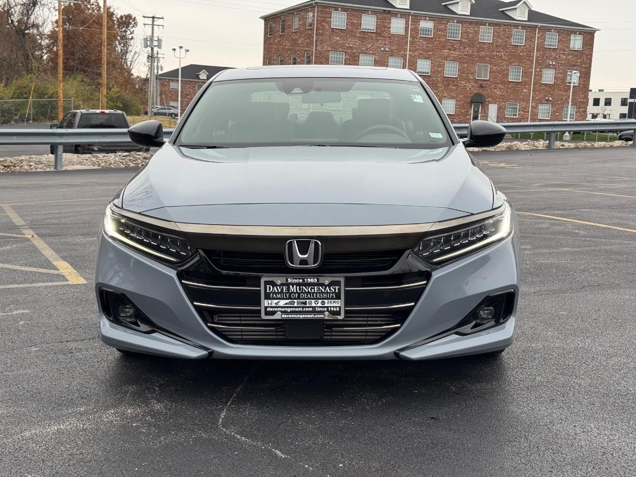 Honda Accord Sedan Vehicle Full-screen Gallery Image 24