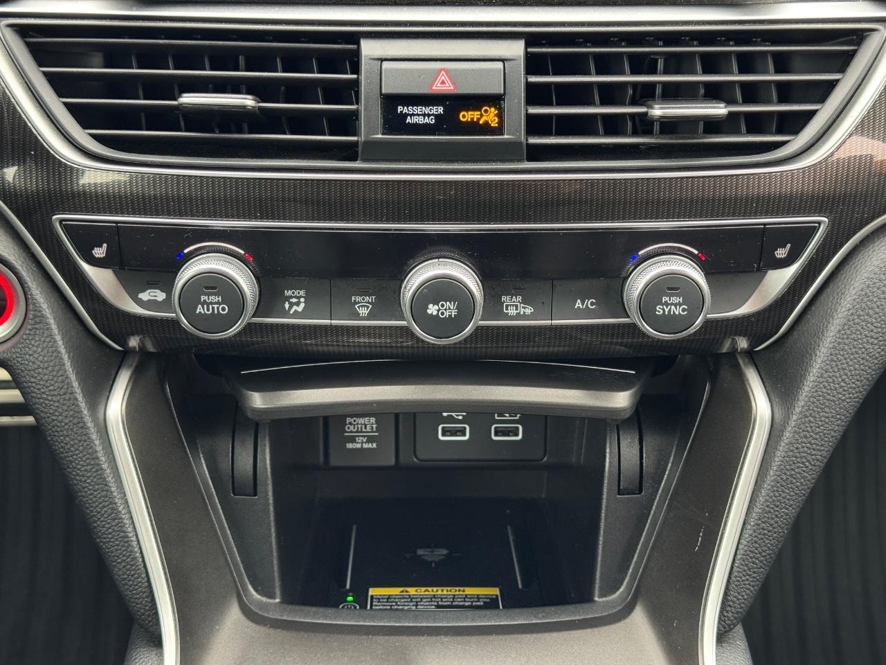 Honda Accord Sedan Vehicle Full-screen Gallery Image 29