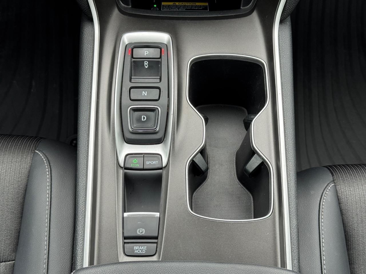 Honda Accord Sedan Vehicle Full-screen Gallery Image 30