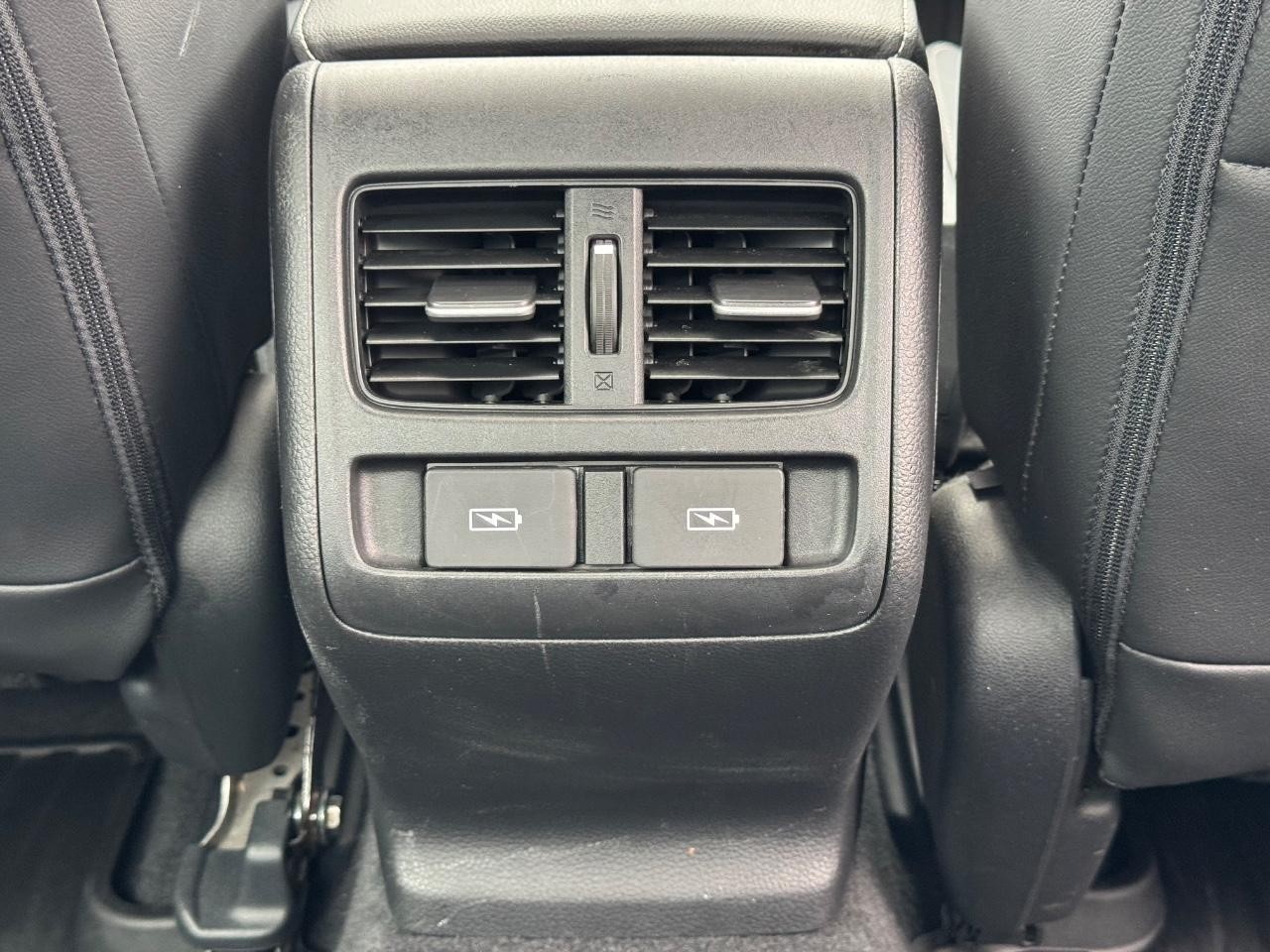 Honda Accord Sedan Vehicle Full-screen Gallery Image 31