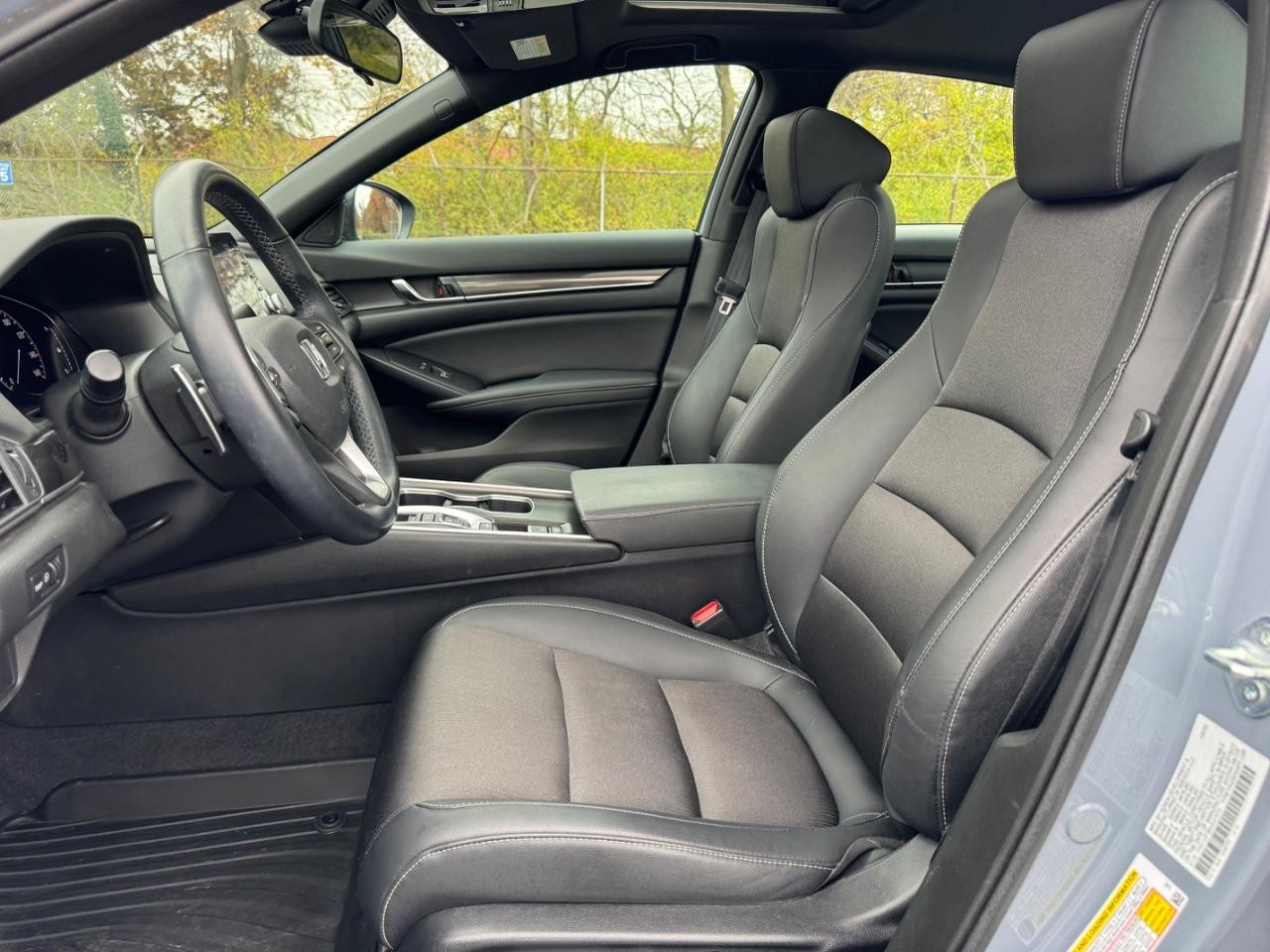 Honda Accord Sedan Vehicle Full-screen Gallery Image 33