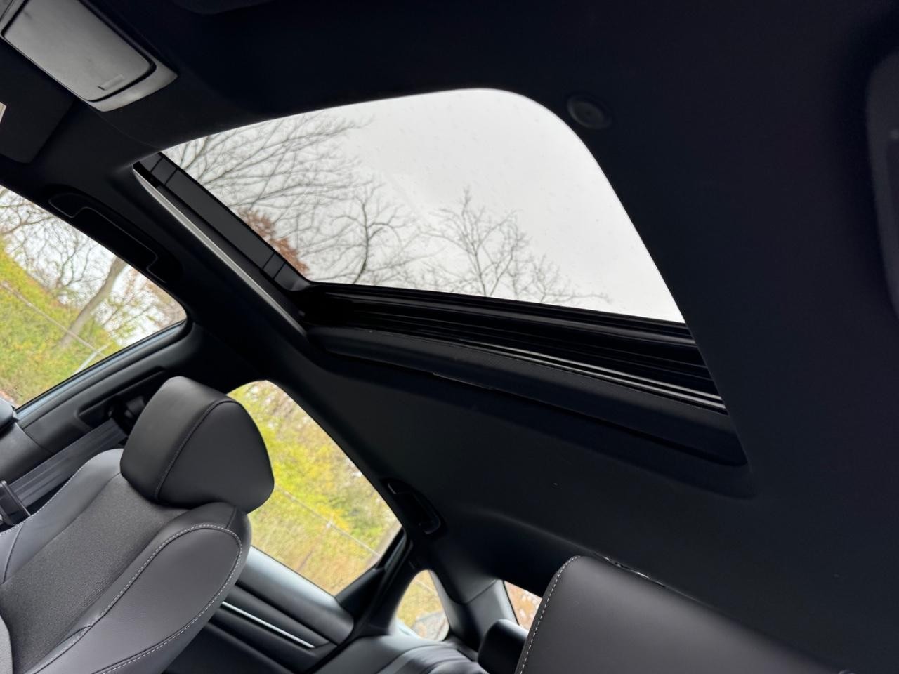 Honda Accord Sedan Vehicle Full-screen Gallery Image 34