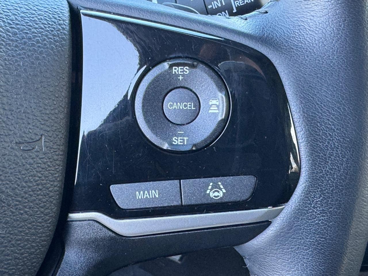 Honda Pilot Vehicle Full-screen Gallery Image 24