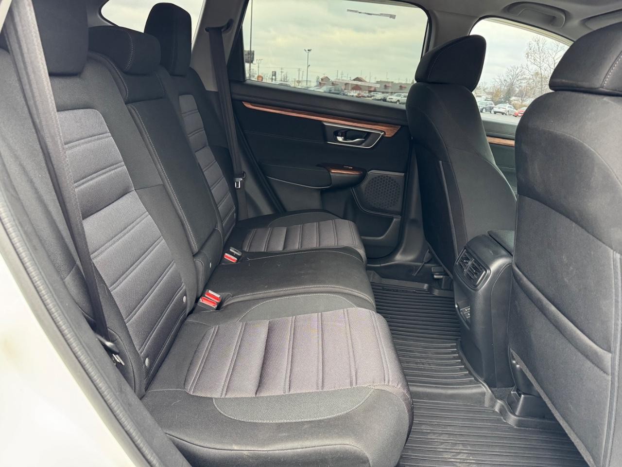 Honda CR-V Vehicle Full-screen Gallery Image 10