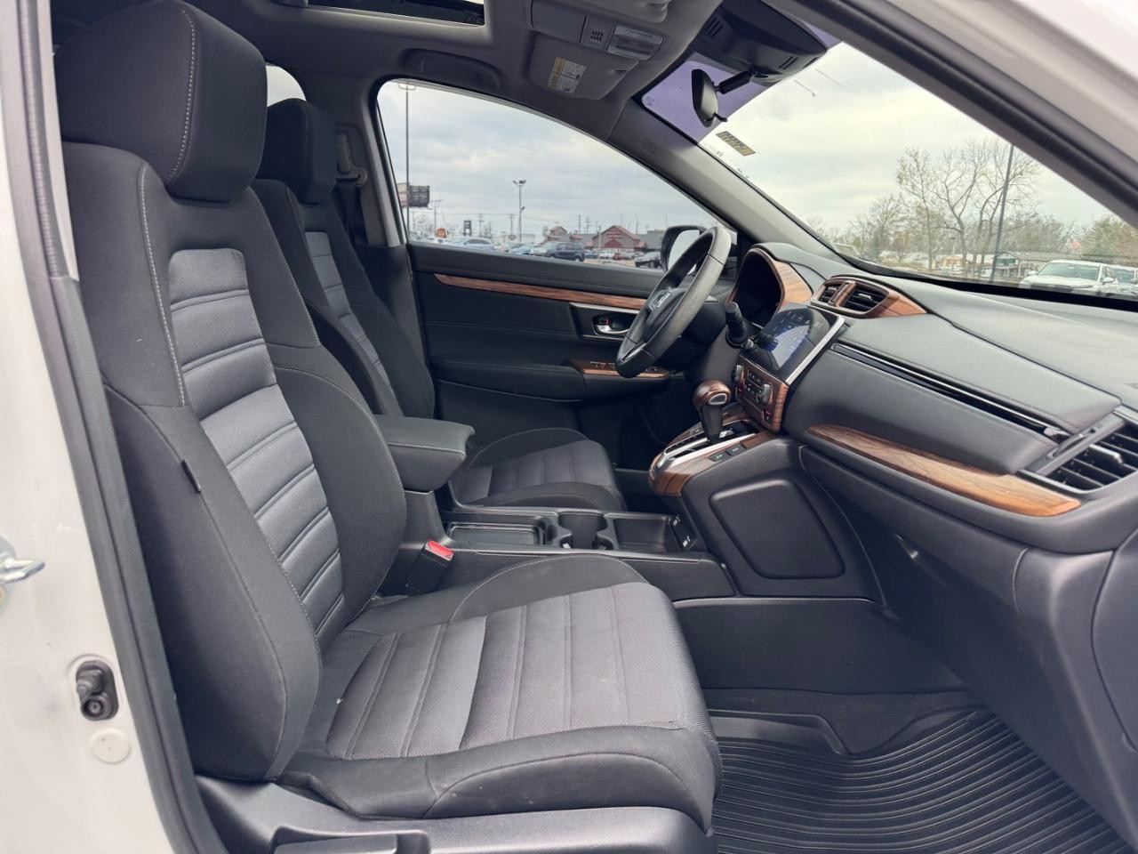 Honda CR-V Vehicle Full-screen Gallery Image 16