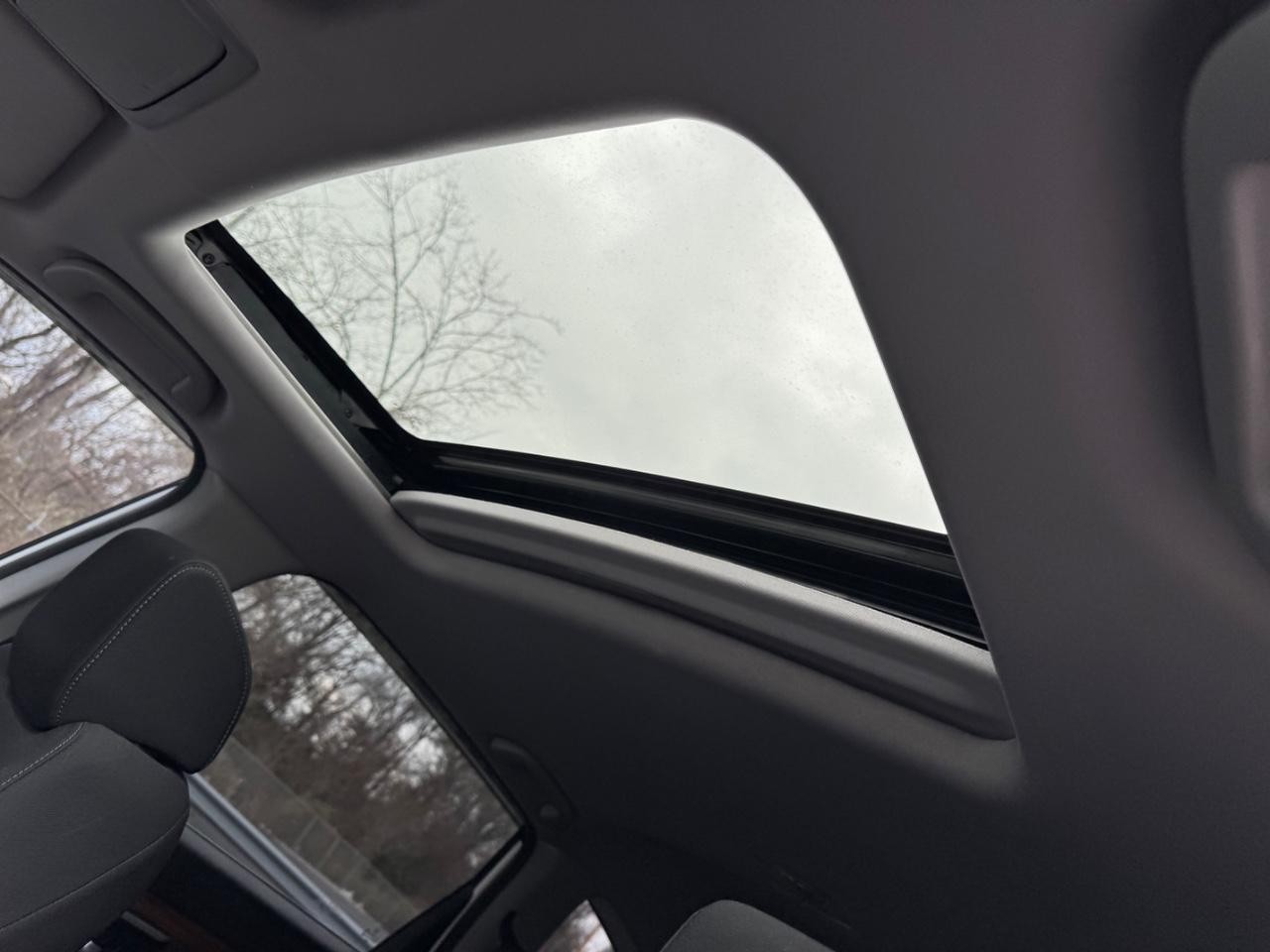 Honda CR-V Vehicle Full-screen Gallery Image 18