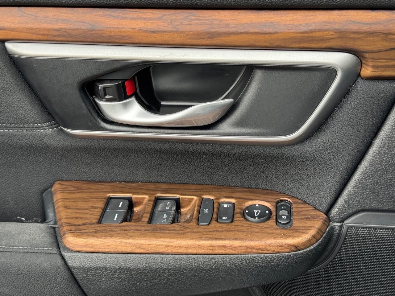 Honda CR-V Vehicle Full-screen Gallery Image 24