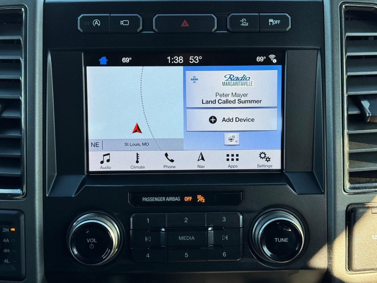 Ford F-150 Vehicle Full-screen Gallery Image 13