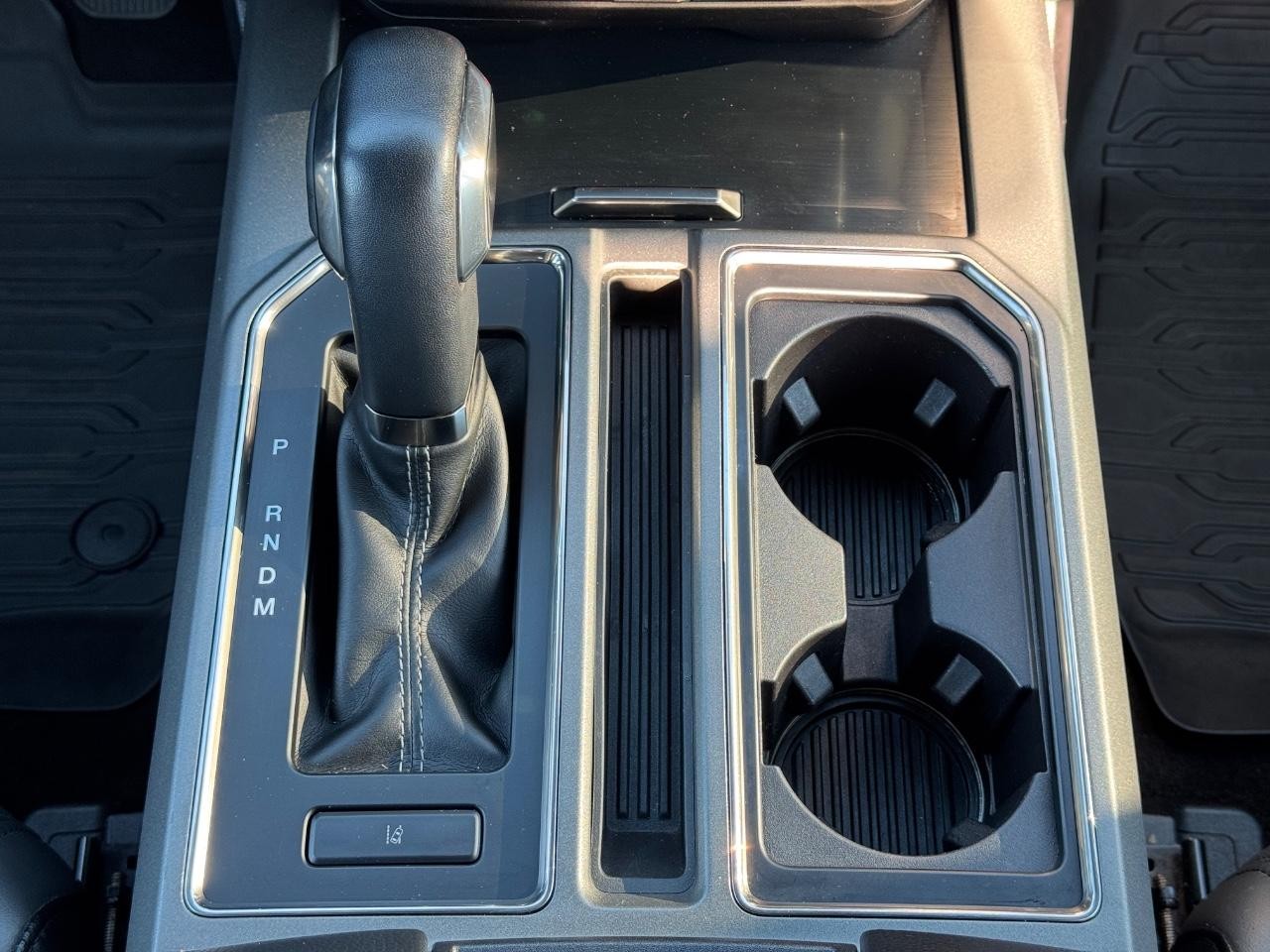 Ford F-150 Vehicle Full-screen Gallery Image 15