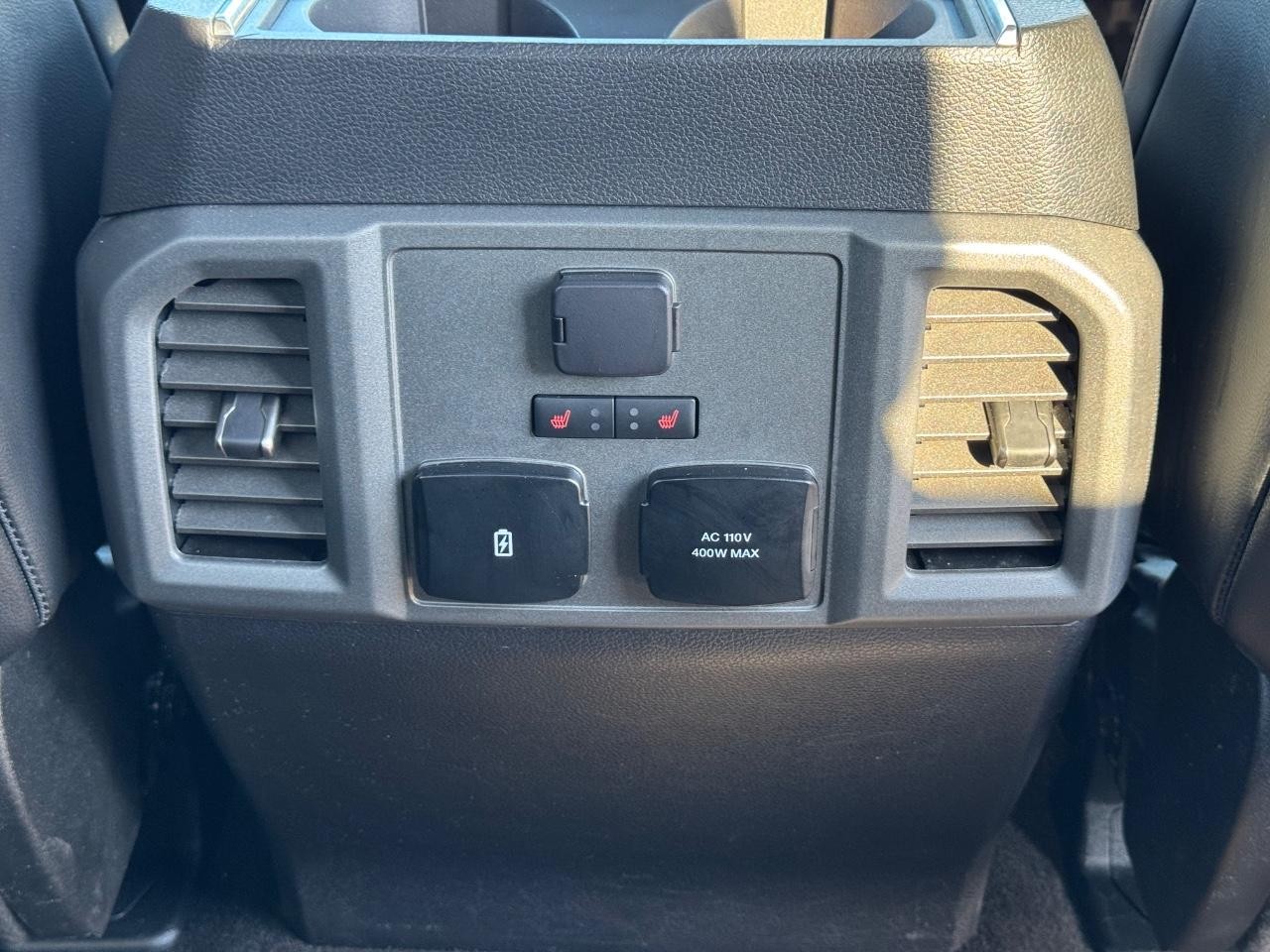 Ford F-150 Vehicle Full-screen Gallery Image 17