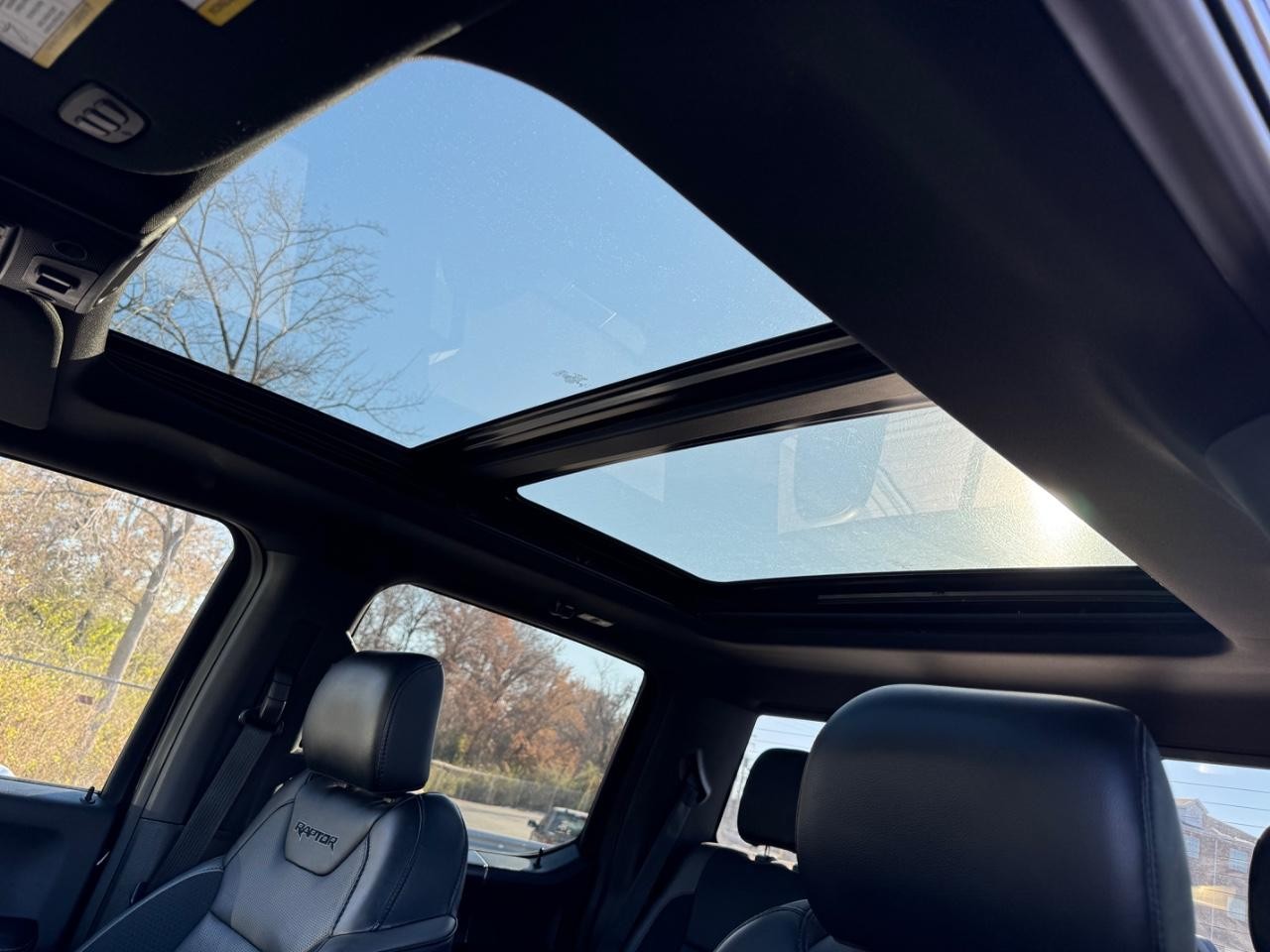 Ford F-150 Vehicle Full-screen Gallery Image 20