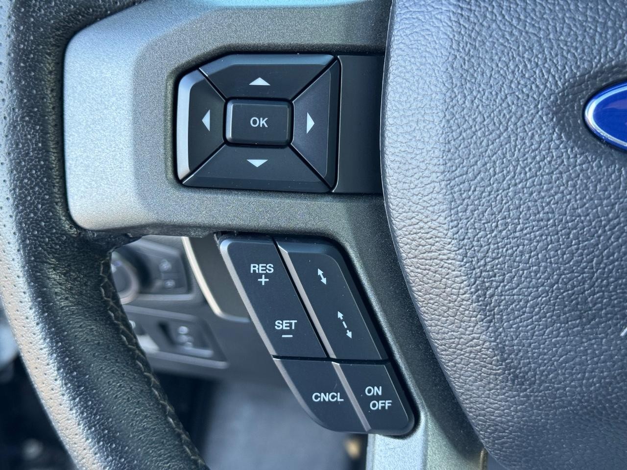 Ford F-150 Vehicle Full-screen Gallery Image 22