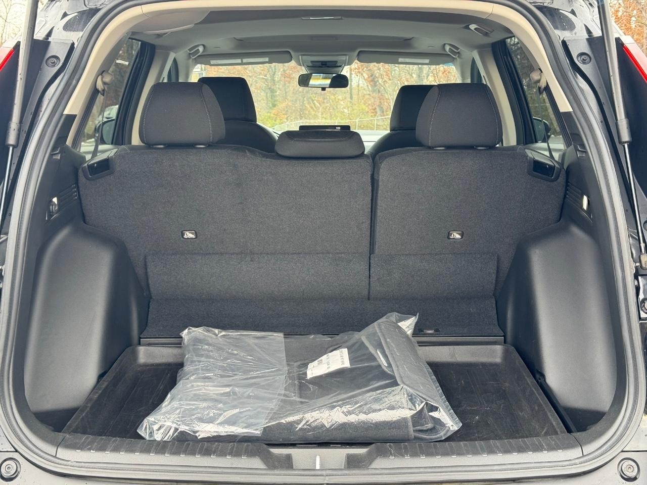 Honda CR-V Vehicle Full-screen Gallery Image 04