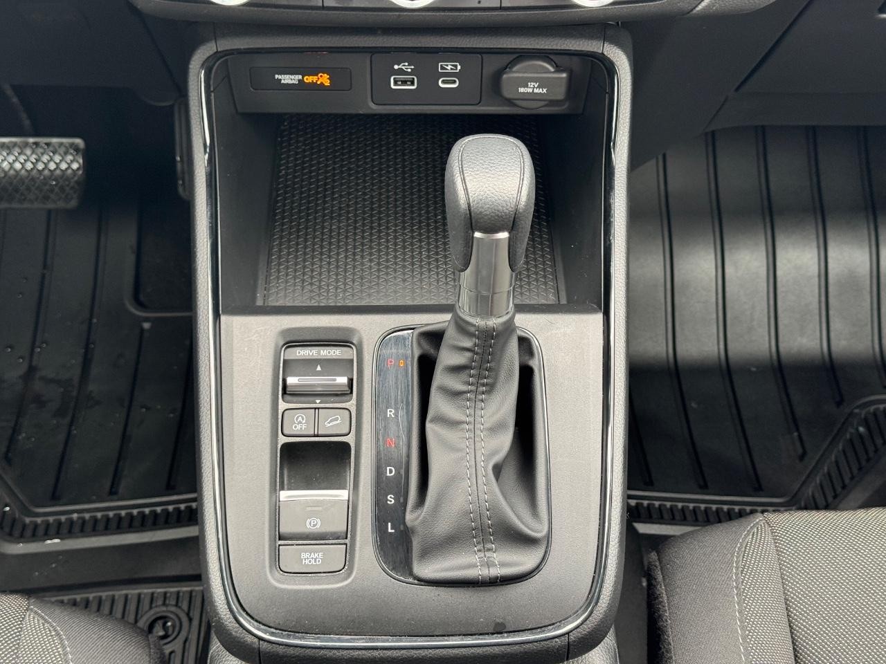 Honda CR-V Vehicle Full-screen Gallery Image 15