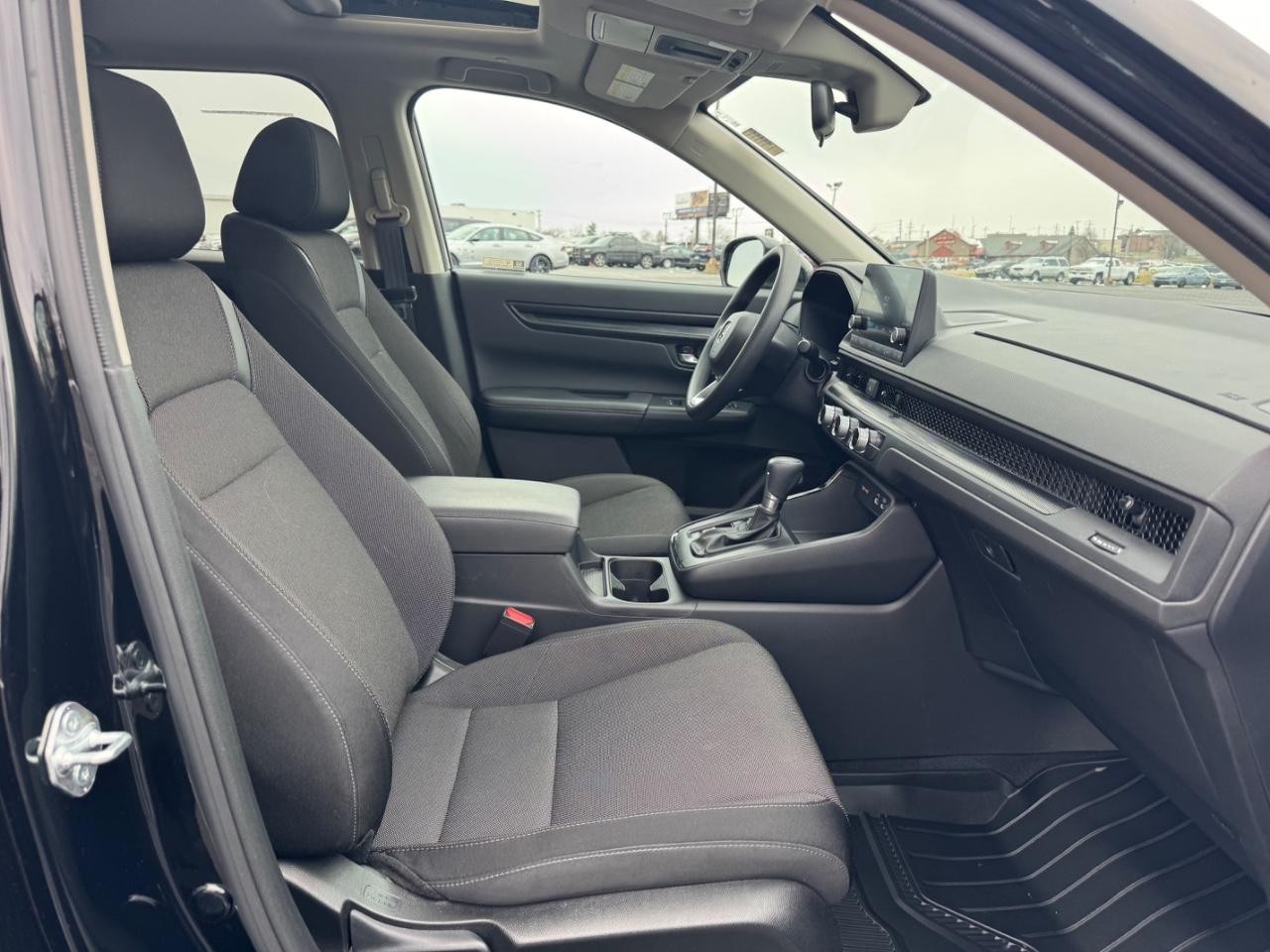 Honda CR-V Vehicle Full-screen Gallery Image 17