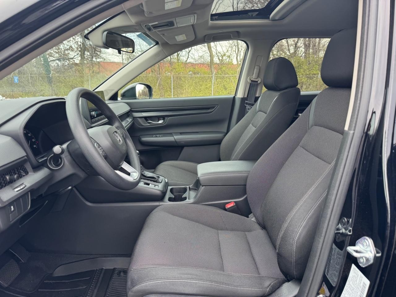 Honda CR-V Vehicle Full-screen Gallery Image 18