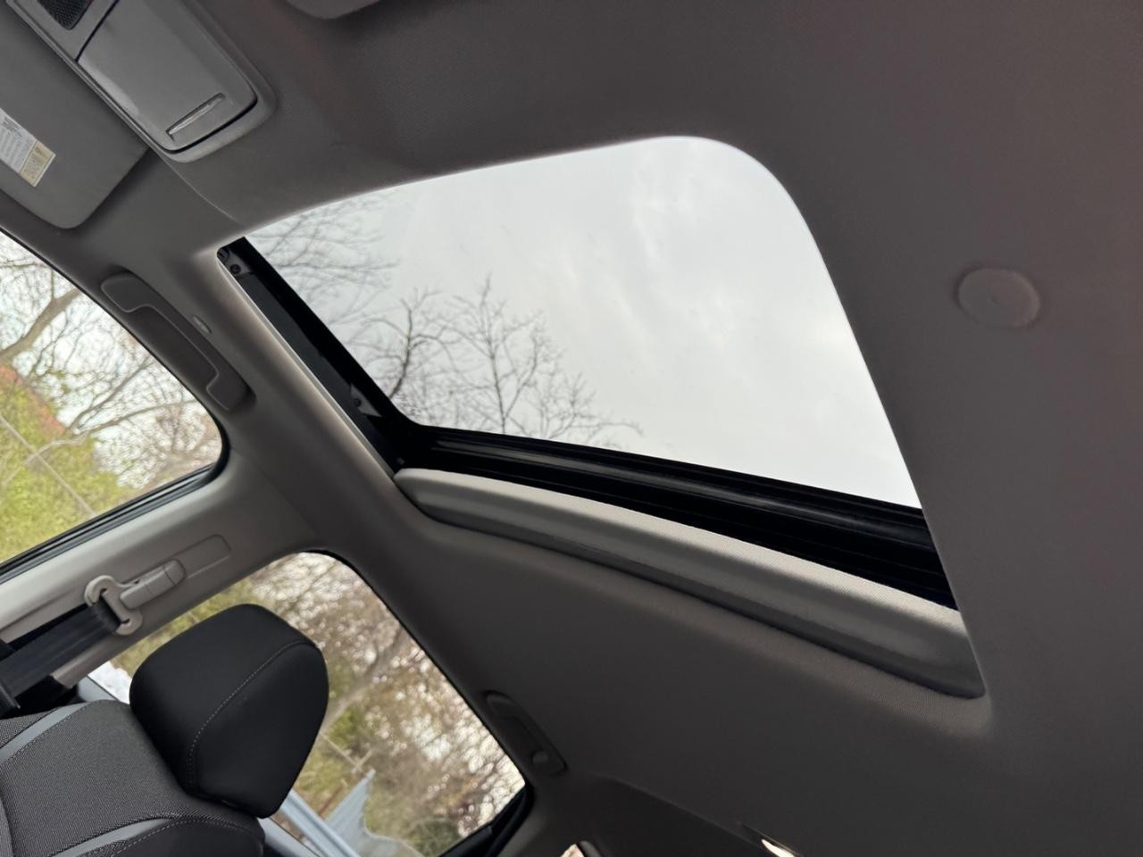 Honda CR-V Vehicle Full-screen Gallery Image 19